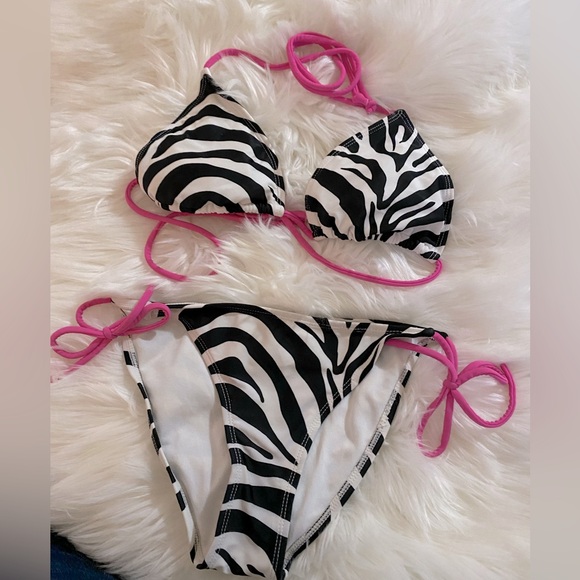 2 pcs woman’s bikini - Picture 1 of 1